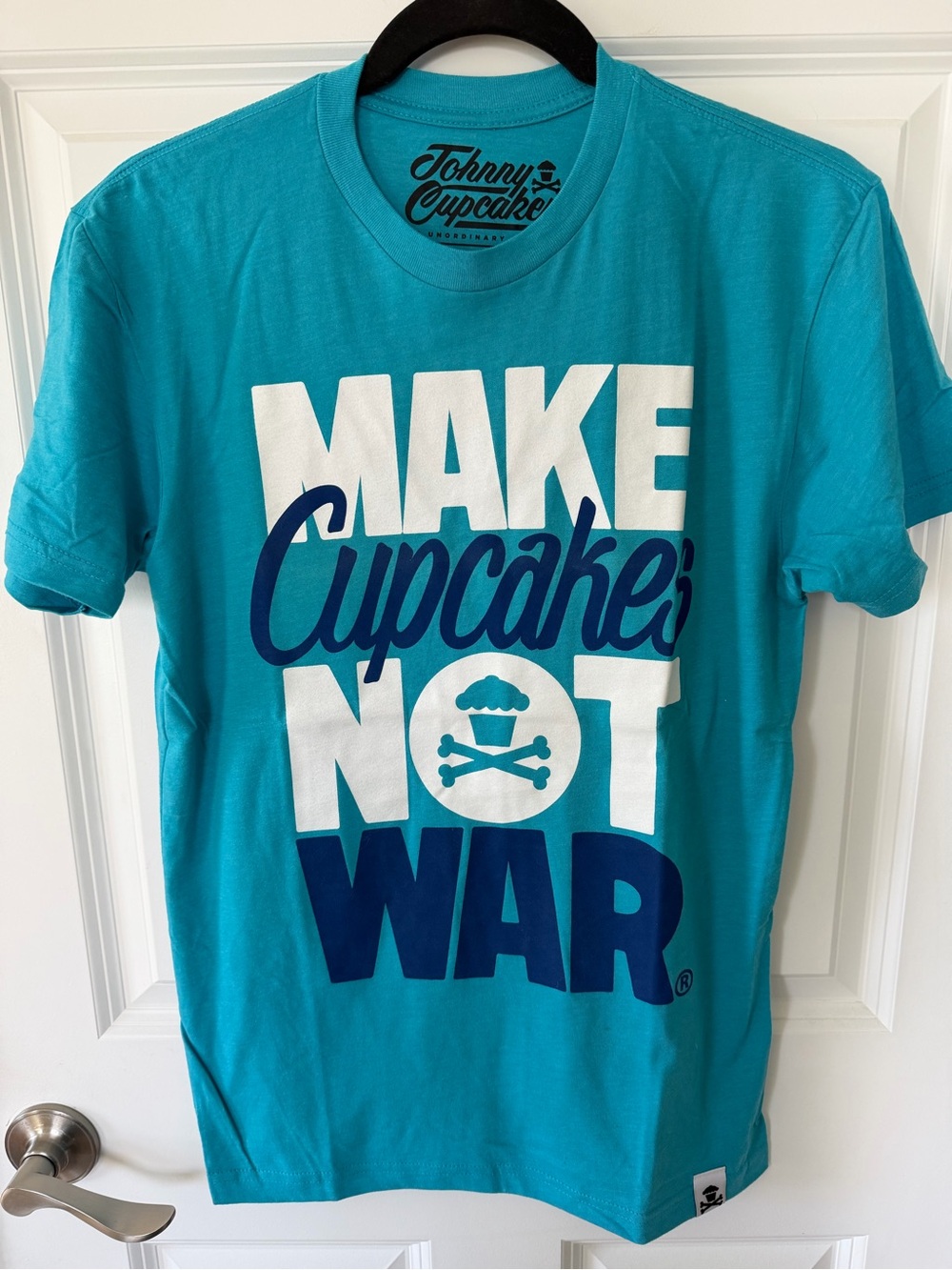 Men’s Johnny Cupcakes ‘Make Cupcakes Not War' Tee